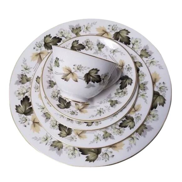 Royal Doulton 5Pc PLACE SETTING LARCHMONT Dinner Plate Salad Bread Cup & Saucer - Picture 6 of 10